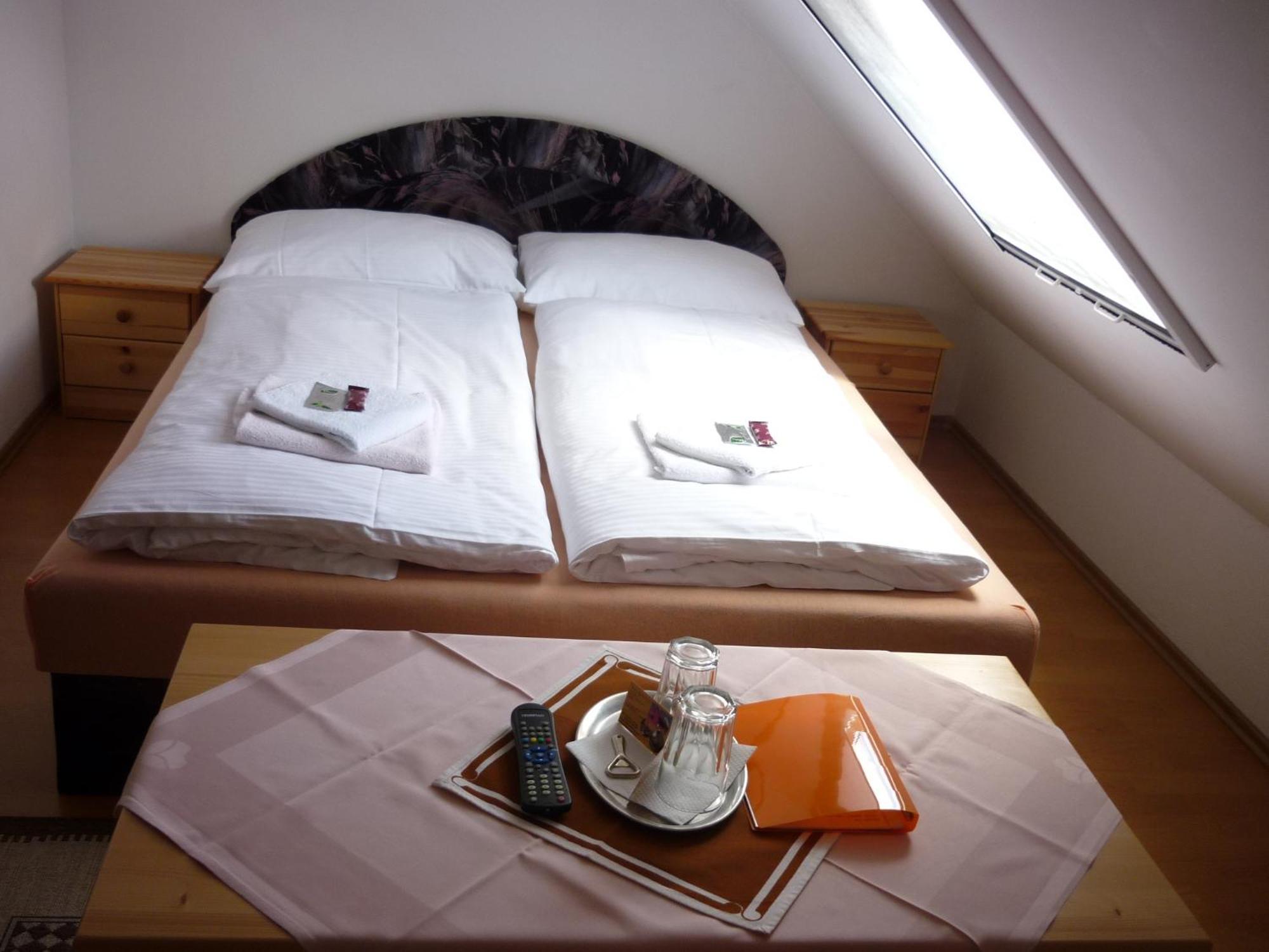 Penzion Romance Breclav Bagian luar foto