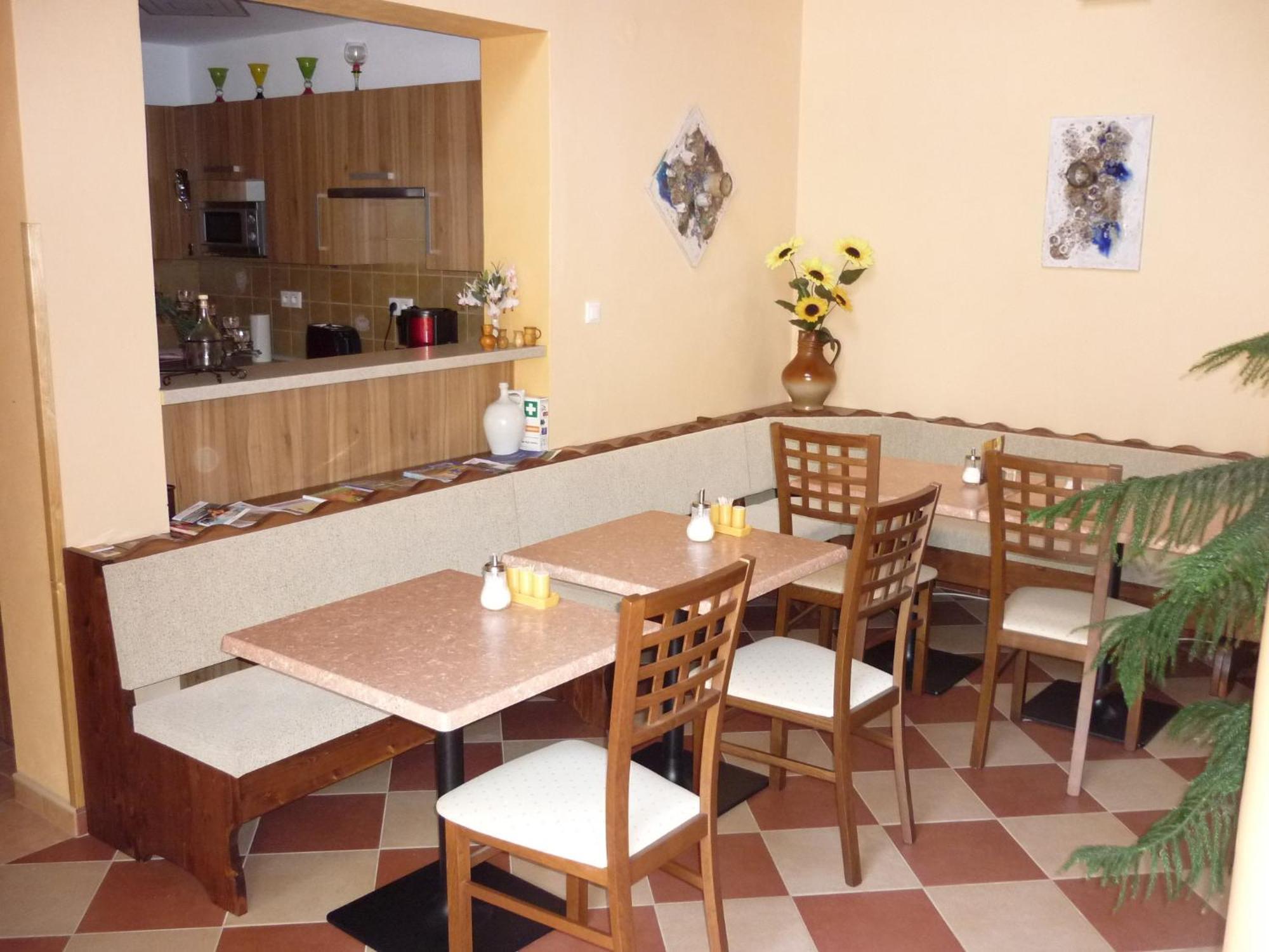Penzion Romance Breclav Bagian luar foto